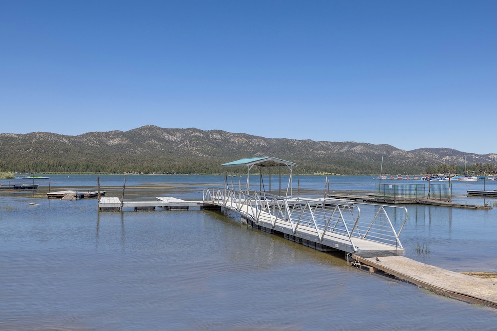 Big Bear Lakefront Lodge 46/50