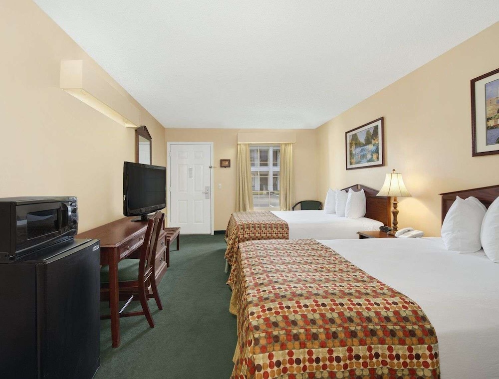 Baymont By Wyndham Gallatin 9/24