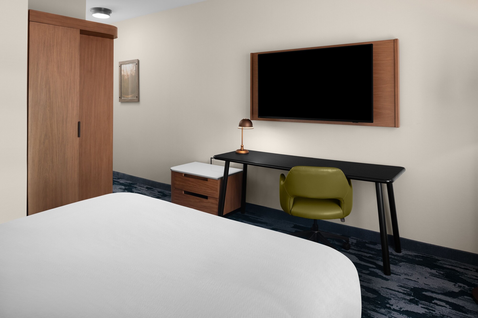 غرفة قياسية بسرير كينج لذوي الإعاقة