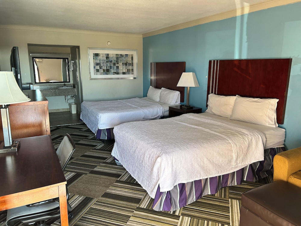 Executive Inn 16/28