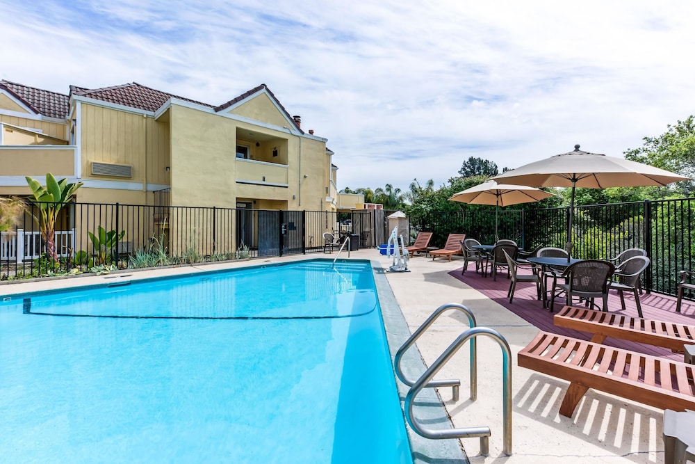 Quality Inn & Suites Capitola By The Sea 5/35