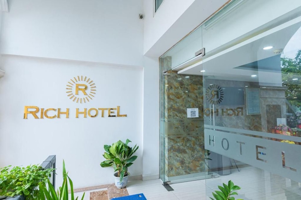 Rich Hotel 6/49
