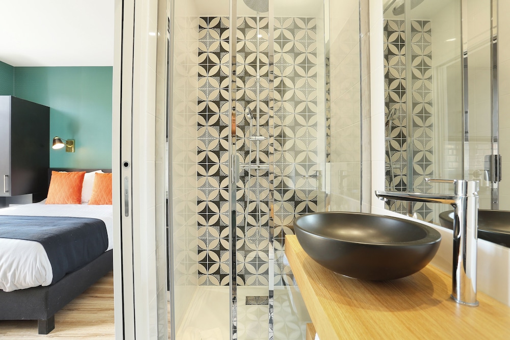 Short Stay Group Eiffel Village Serviced Apartments 45/50