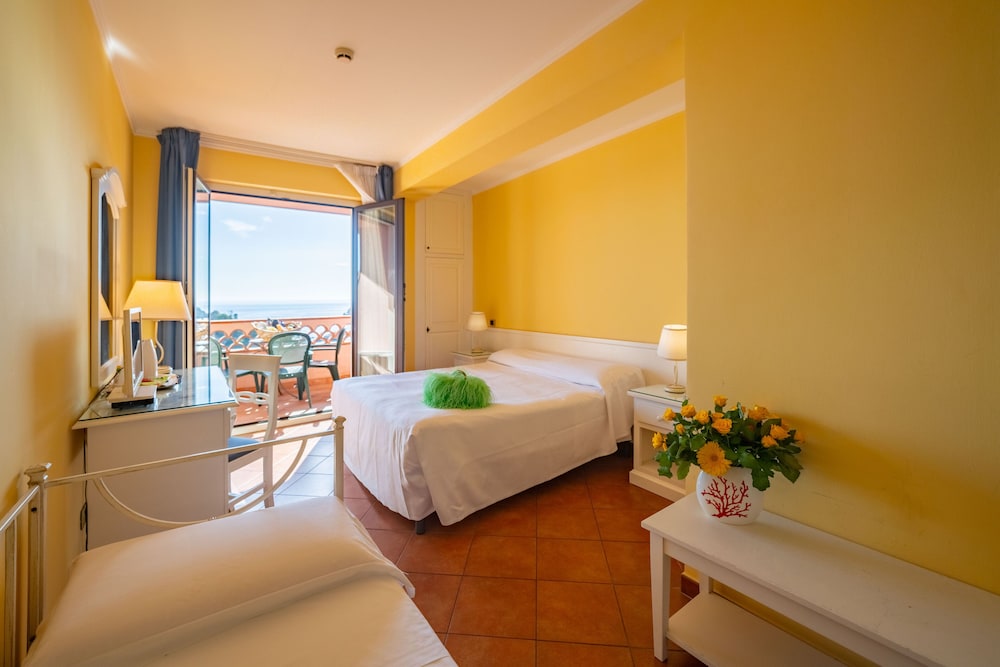 Mendolia Beach Hotel 15/47
