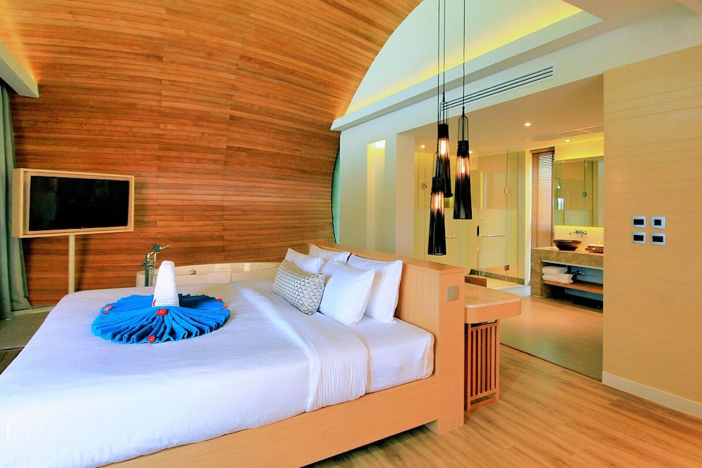 Crest Resort and Pool Villas 9/50