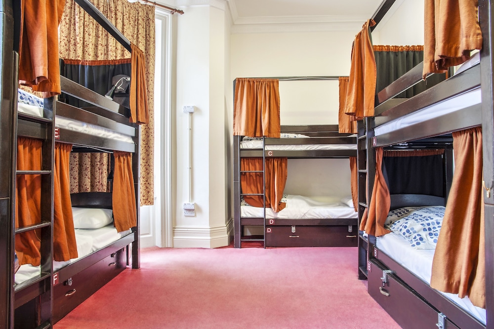 Palmers Lodge Swiss Cottage 10/72