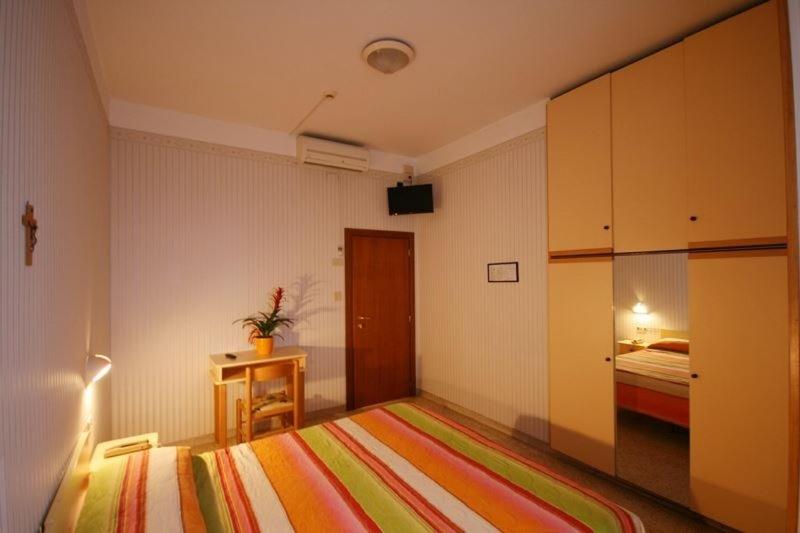 Hotel Cosmos 14/34