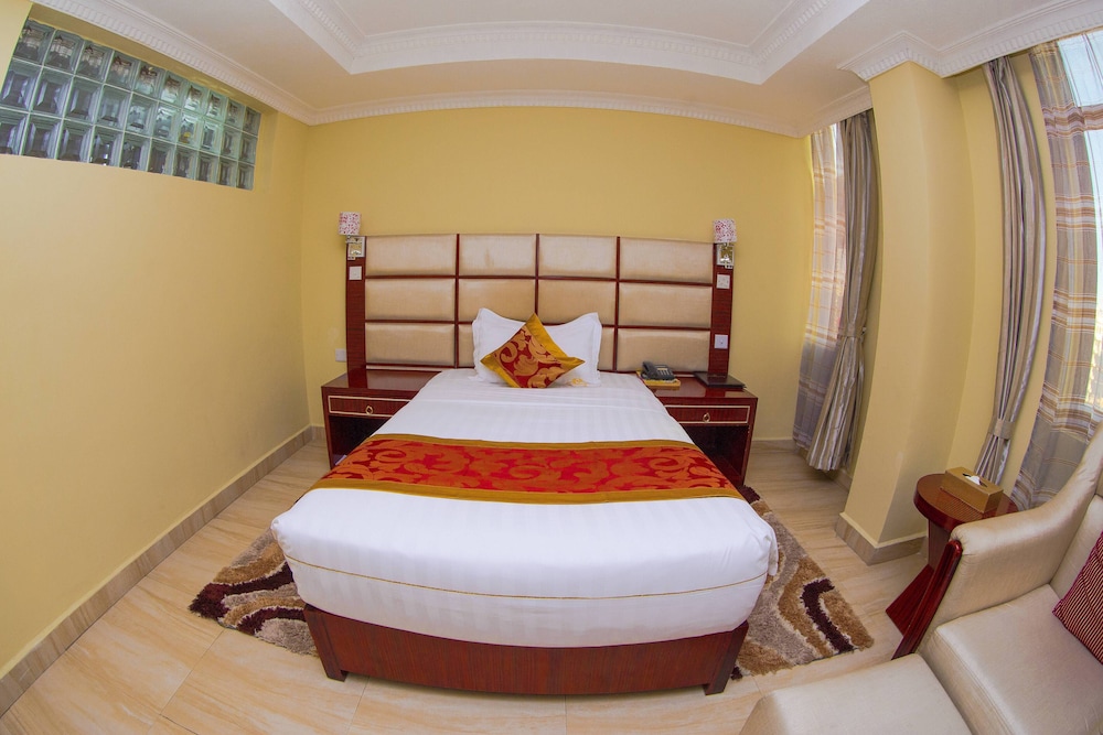 Tiffany Diamond Hotel Indira Gandhi Street 10/71
