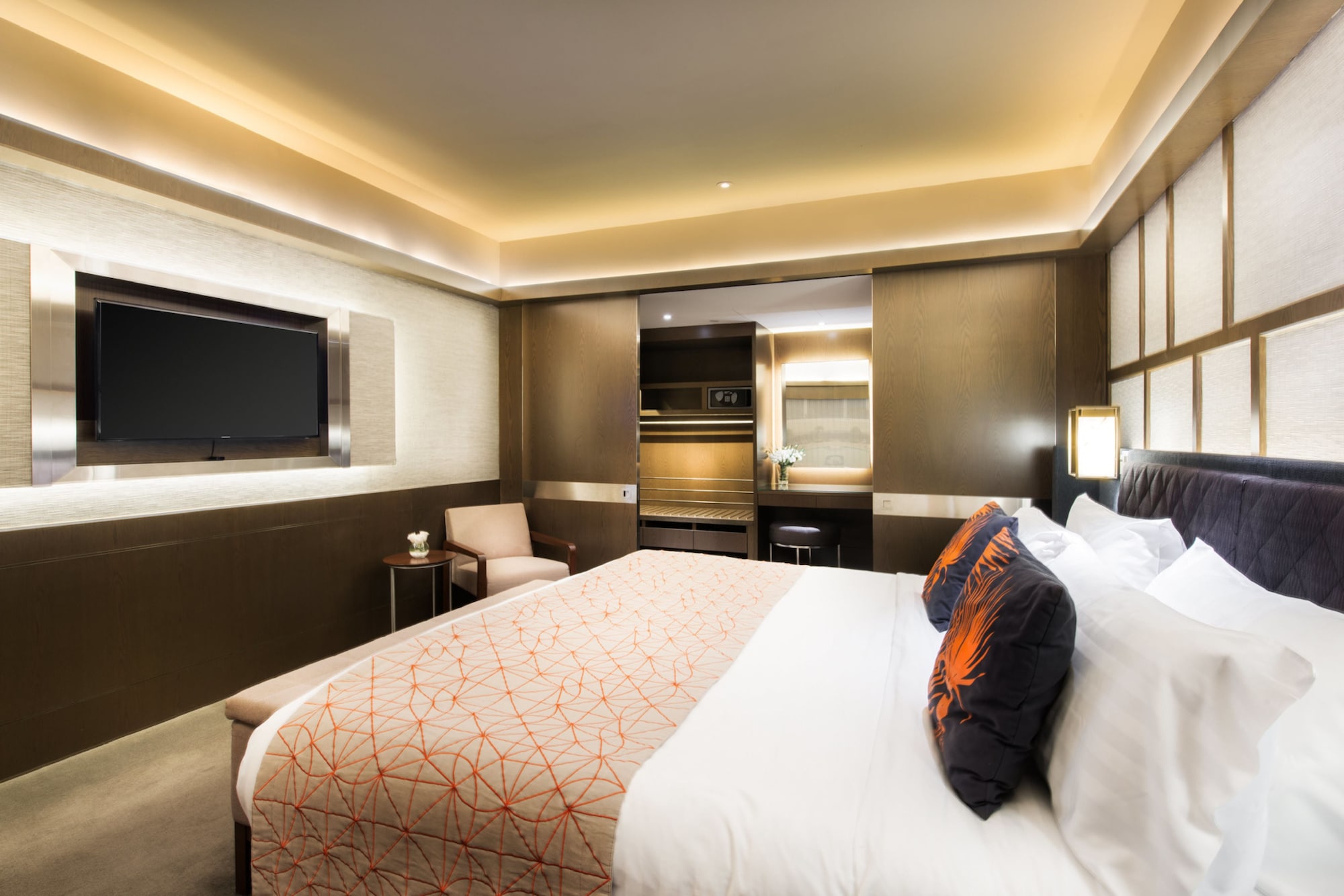 PREMIER, SUITE, KING BED, CITY VIEW, LOUNGE ACCESS