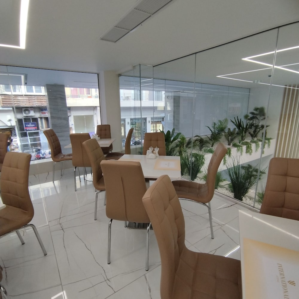 INTERNATIONAL ATENE HOTEL 25/48