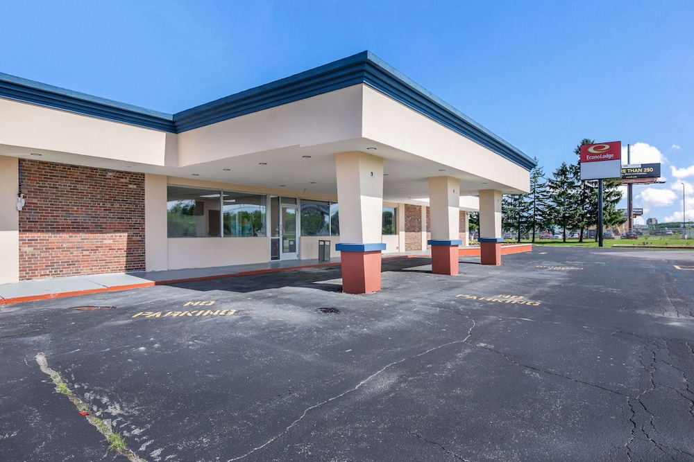 Econo Lodge Neenah 1/43
