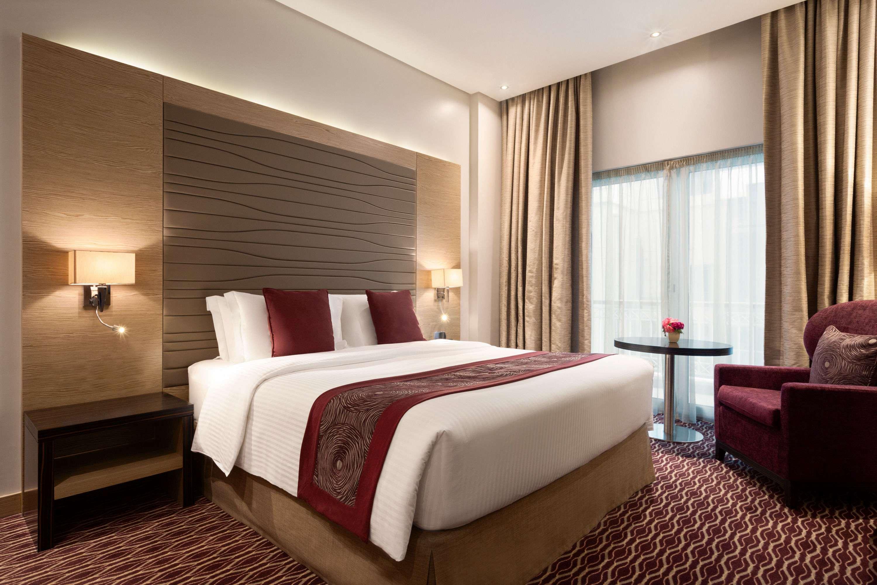 غرفة بسرير مزدوج، Ramada Resort by Wyndham Manama Seef 2/2
