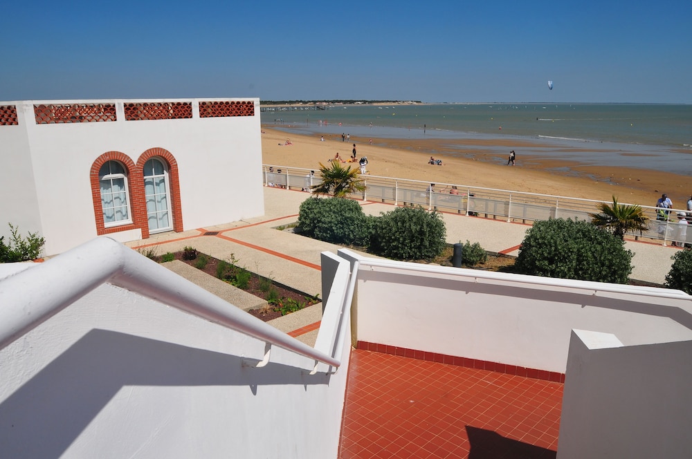 Residence Vacanceole de L'Ocean in LA TRANCHE-SUR-MER