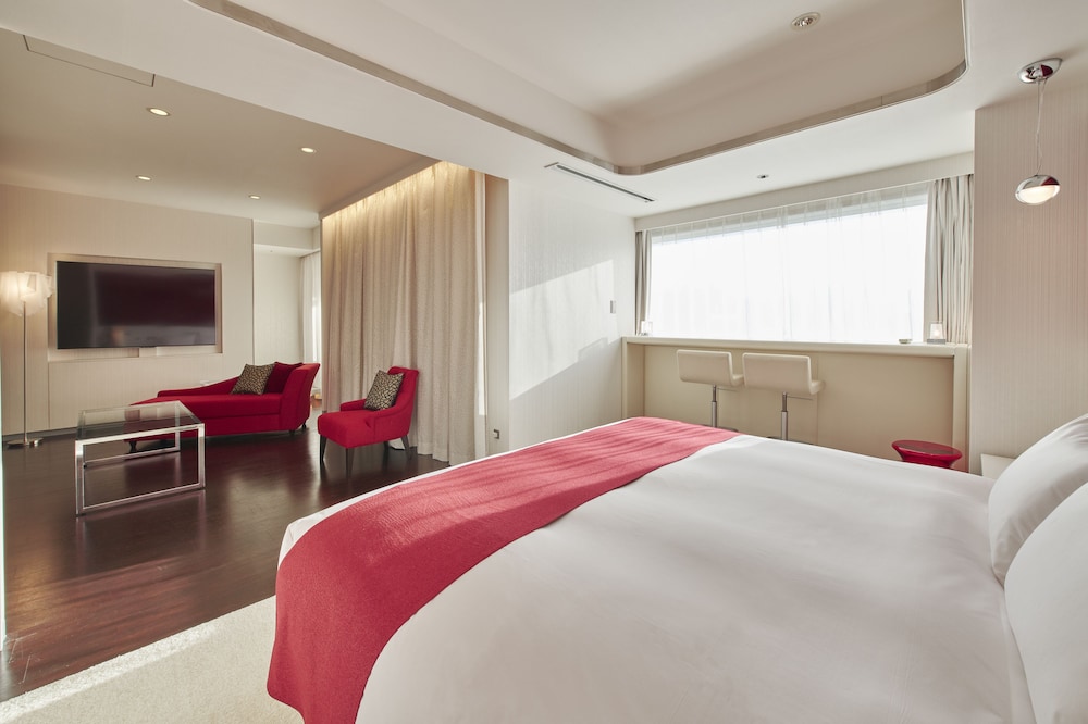 Cross, Suite, King Bed, Lounge Access, Cross Floor