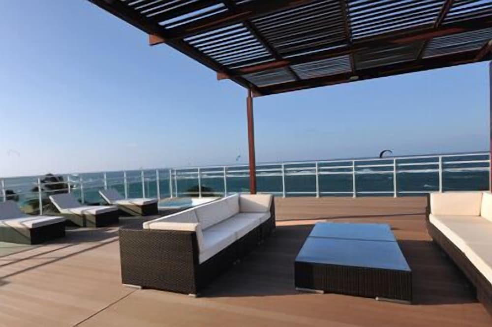 WATERMARK LUXURY OCEANFRONT ALL SUITE HOTEL 25/56