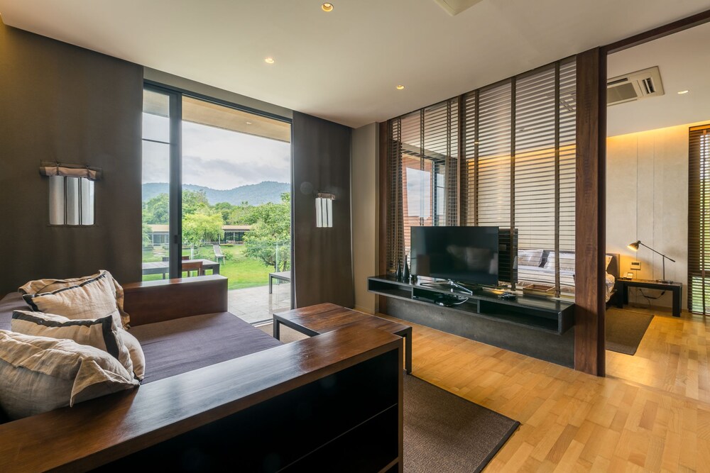 Atta Lakeside Resort Suite 61/81