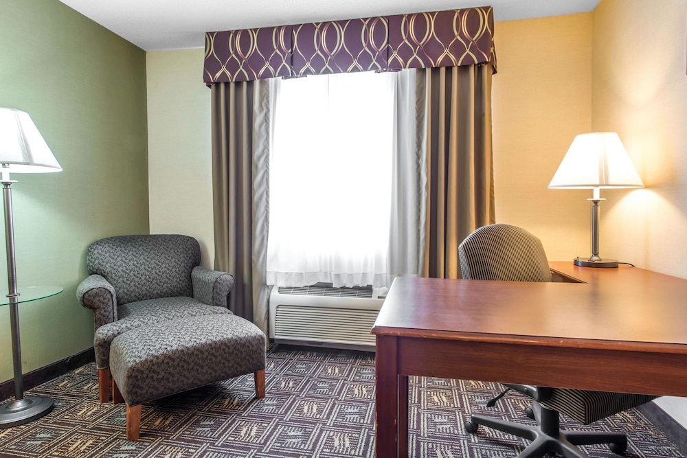 Comfort Inn Weirton - Steubenville 23/39