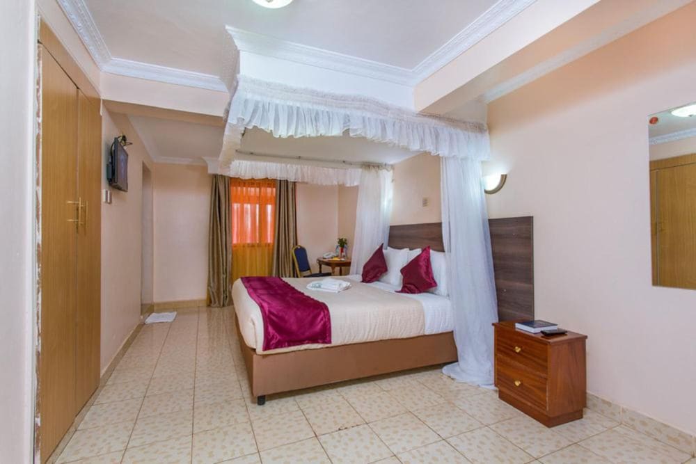 Phoenicia Hotel 7/50