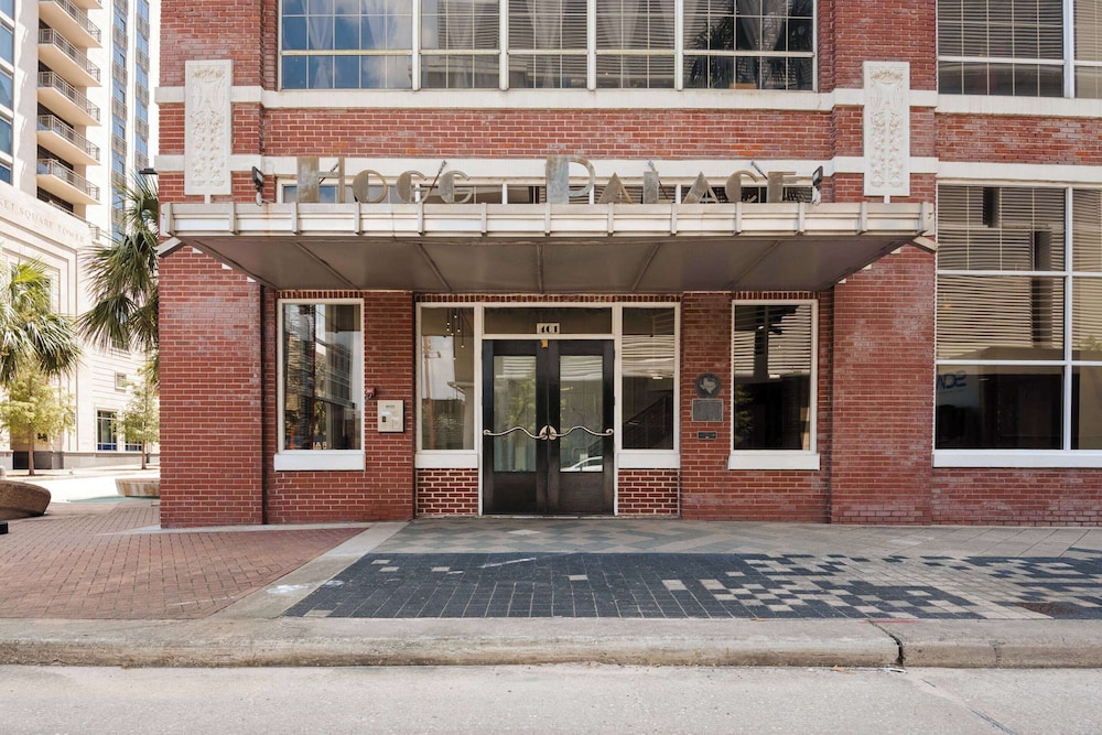 The District at Hogg Palace, A Wyndham Hotel 4/50