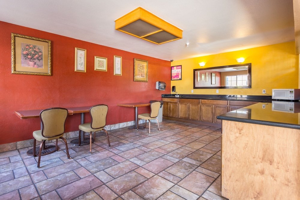 A Victory Inn Tolleson 30/32