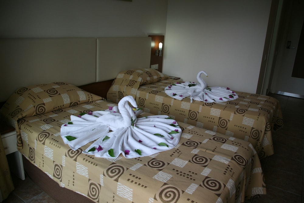 Saint Star Kemer - Adult Only 17/50