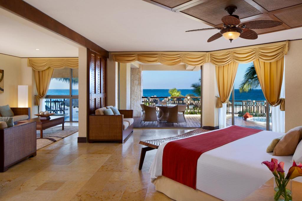 Preferred Club, Governor, Suite, King Bed, Ocean Front