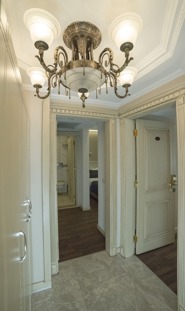 Sarnic Hotel and Sarnic Premier Hotel 9/50