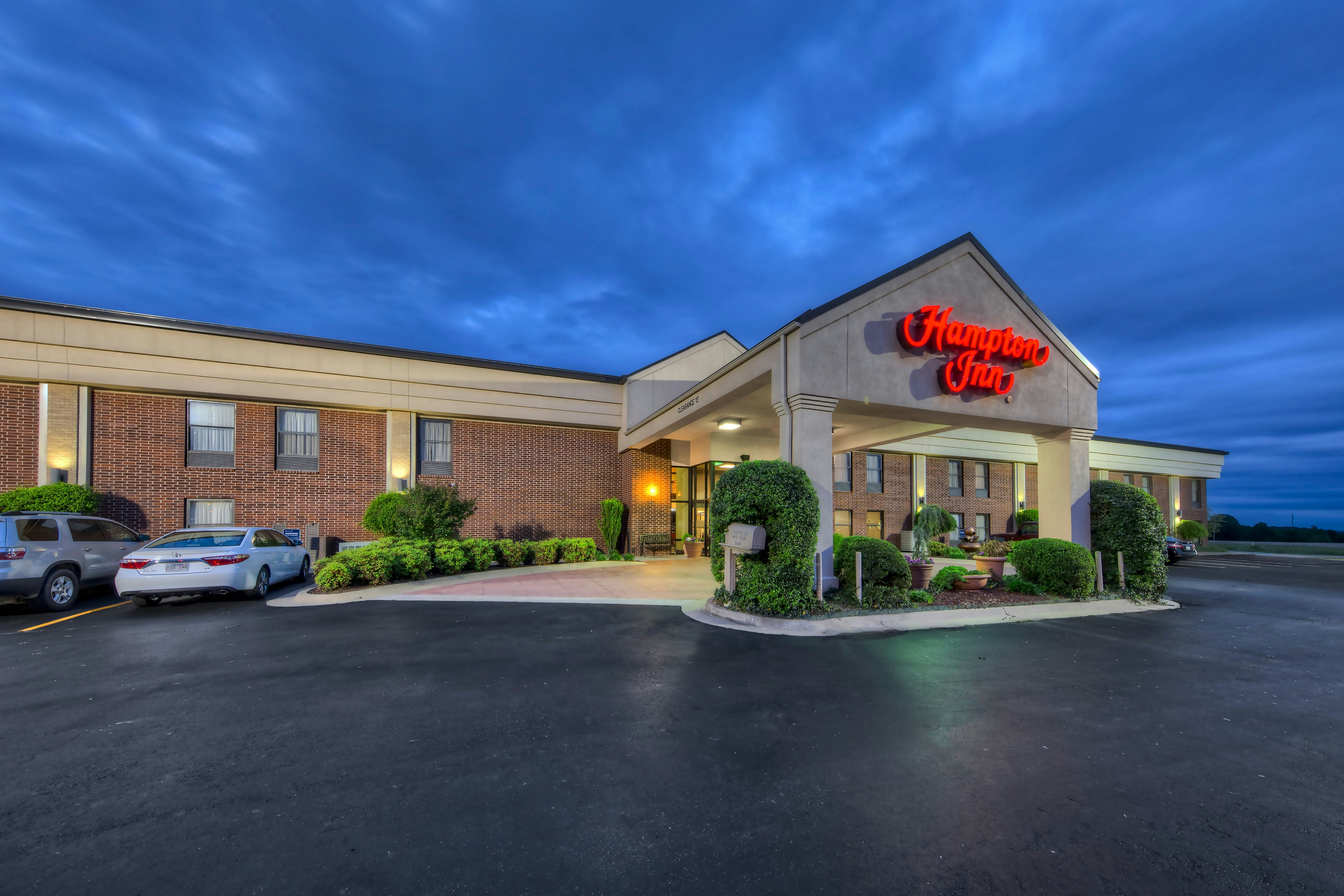 Hampton Inn Clarksville 76/77