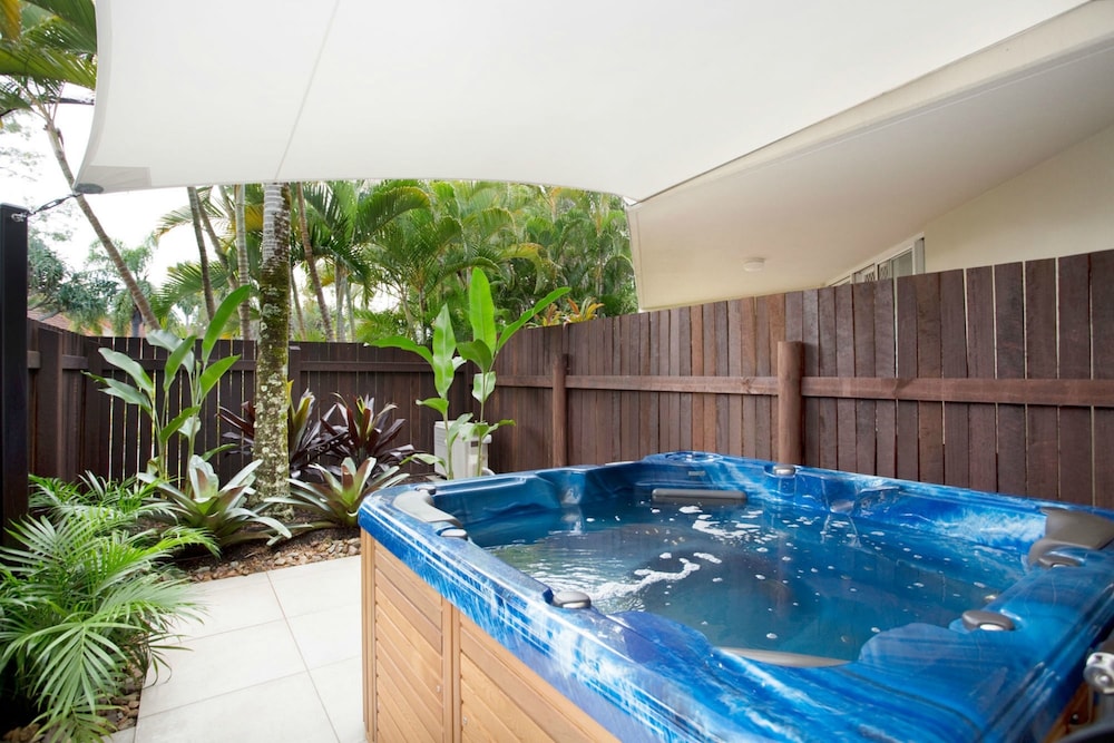NOOSA TROPICANA 28/50