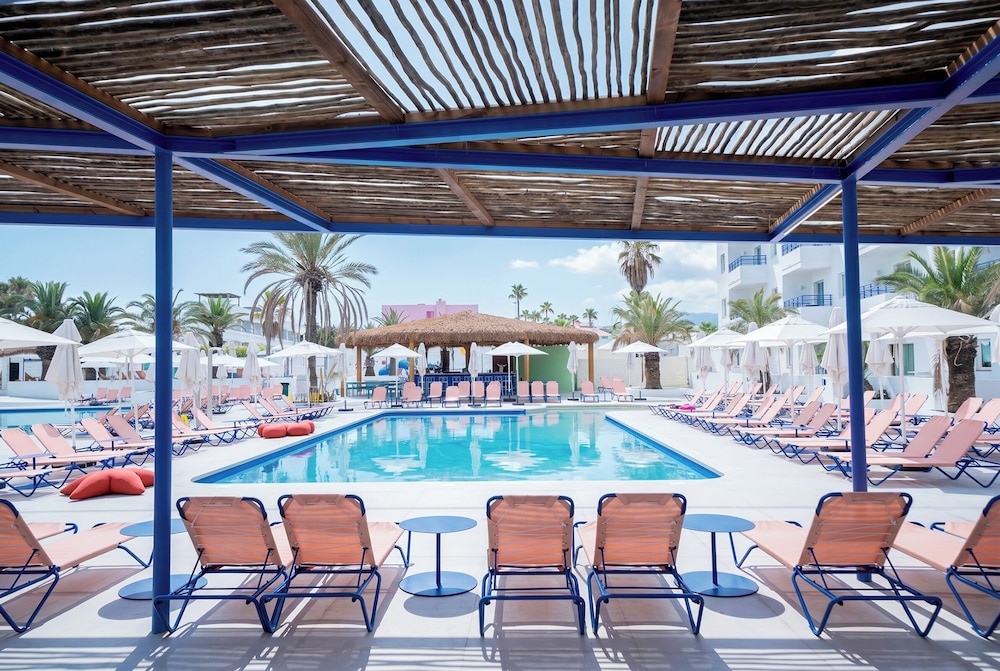 Coral Star Apartments 38/70