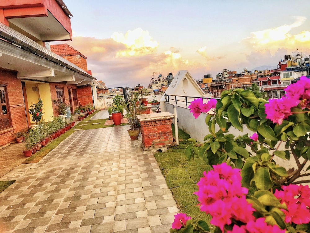 Dom Himalaya Hotel 63/73