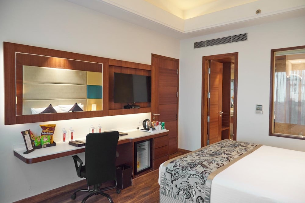 P L Palace Lords Inn Agra 14/60