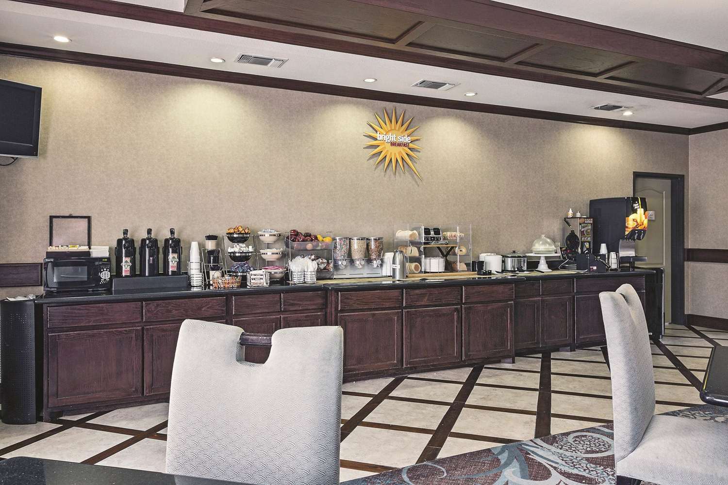 La Quinta Inn and Suites by Wyndham DFW Airport West - Euless 45/65