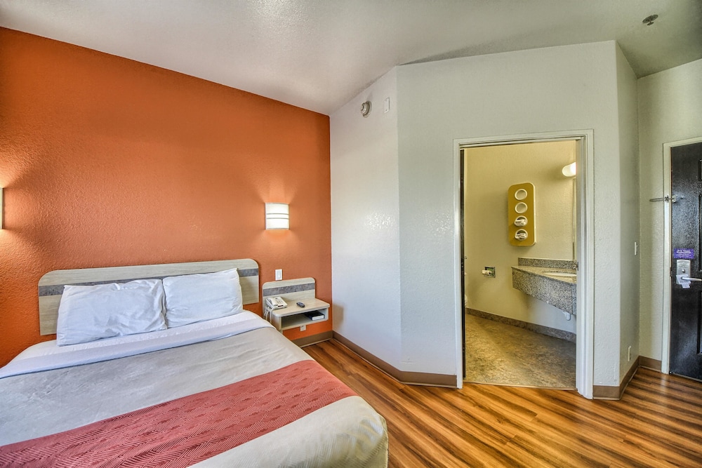 Motel6 Mission, TX 16/49