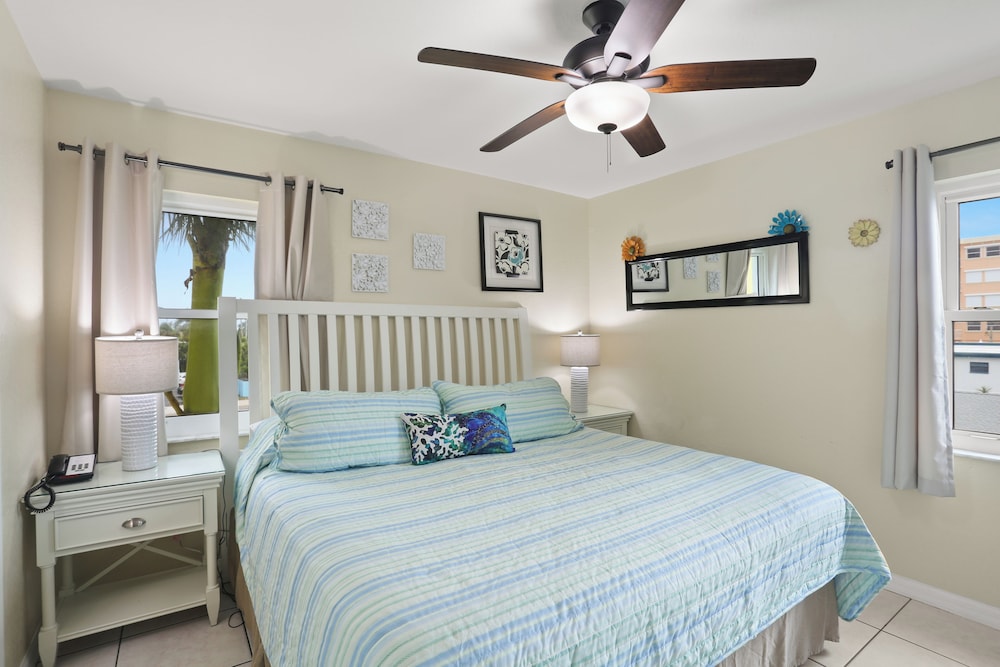 South Beach Condo Hotel 11/50