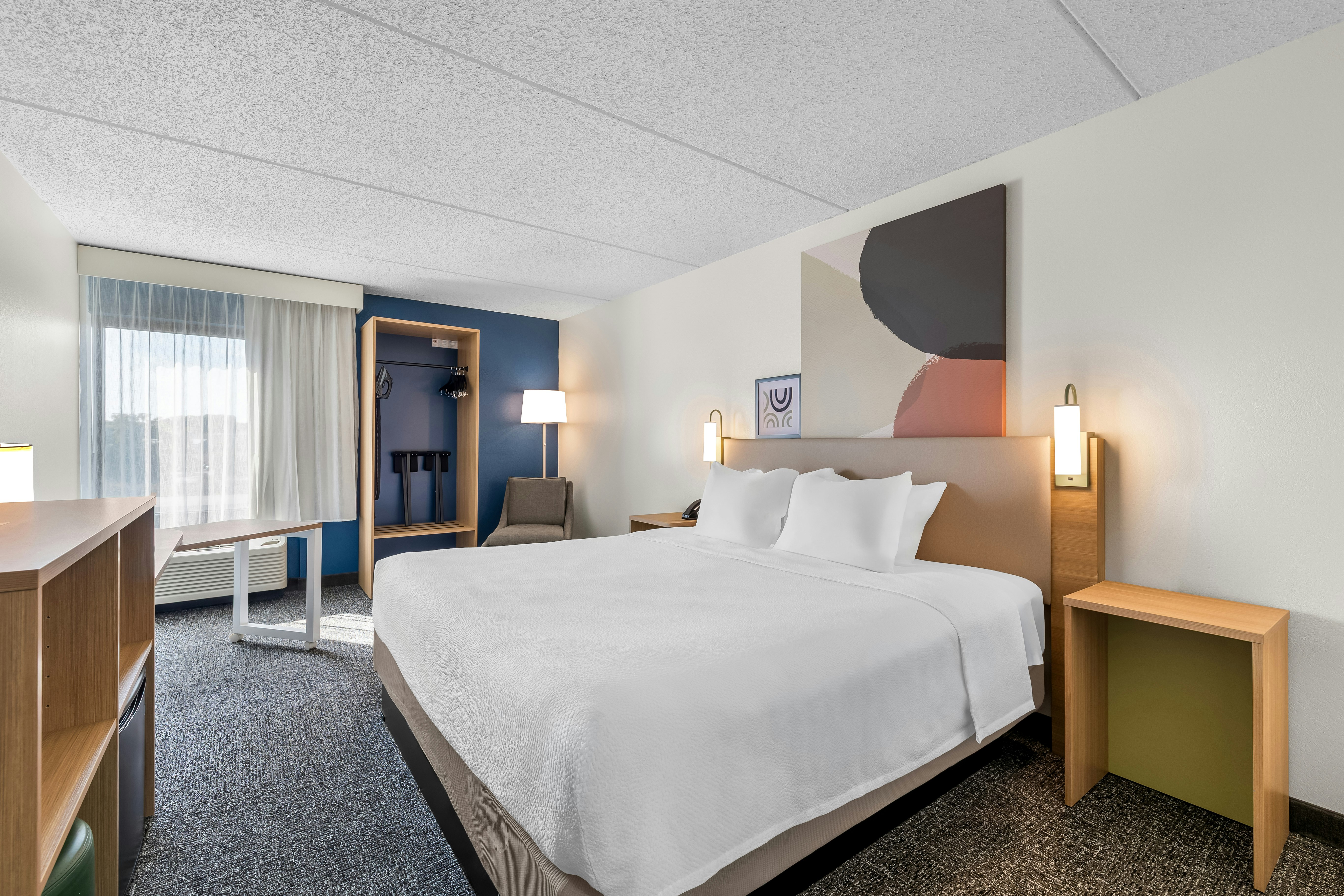 ROOM, KING BED