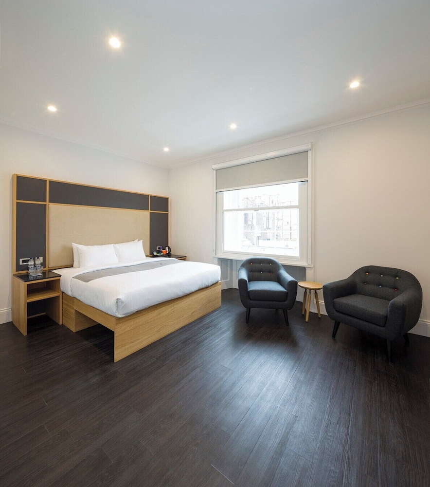 CLUB, JUNIOR SUITE