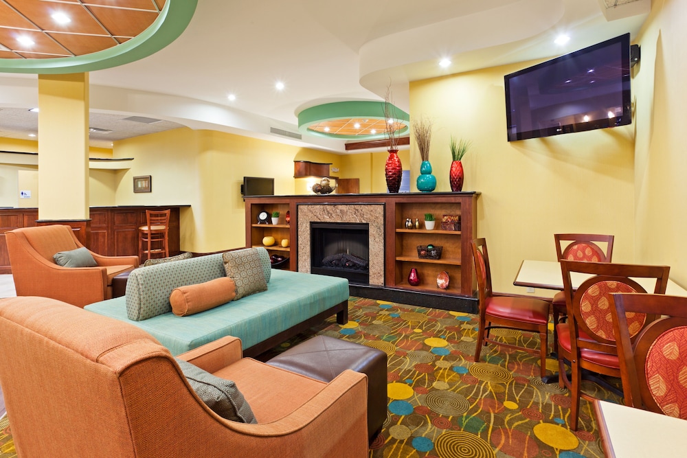 Holiday Inn Express & Suites Greensboro - (I-40 @ Wendover) 36/48
