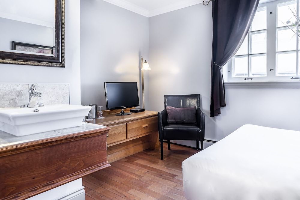 Hotel Louisbourg 6/49