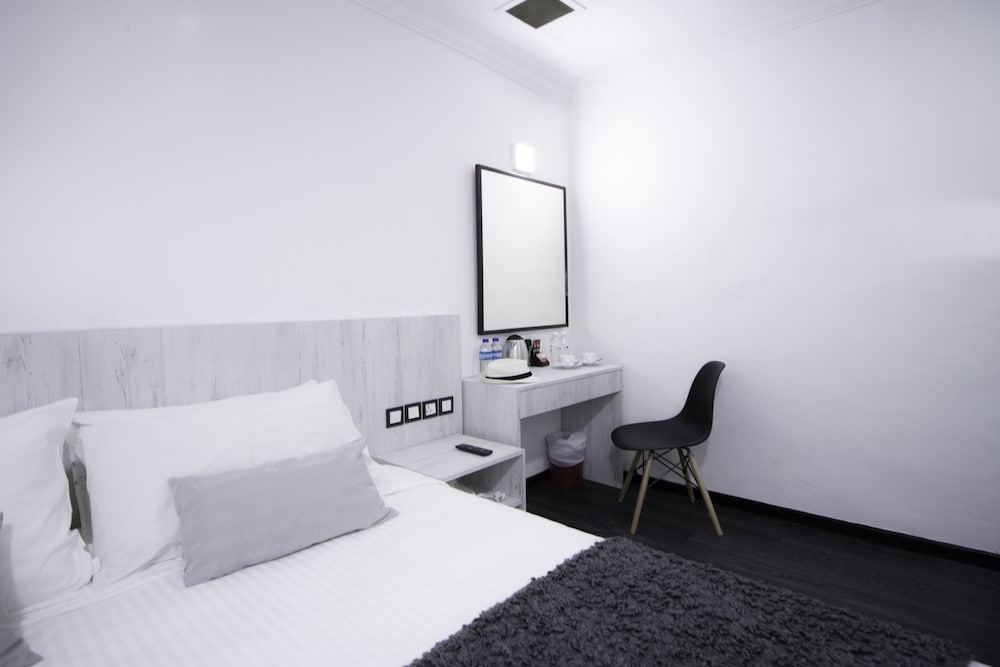Harbour Ville Hotel Hamilton - Lavender 30/63