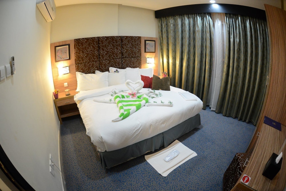 Rose Garden Hotel 15/50
