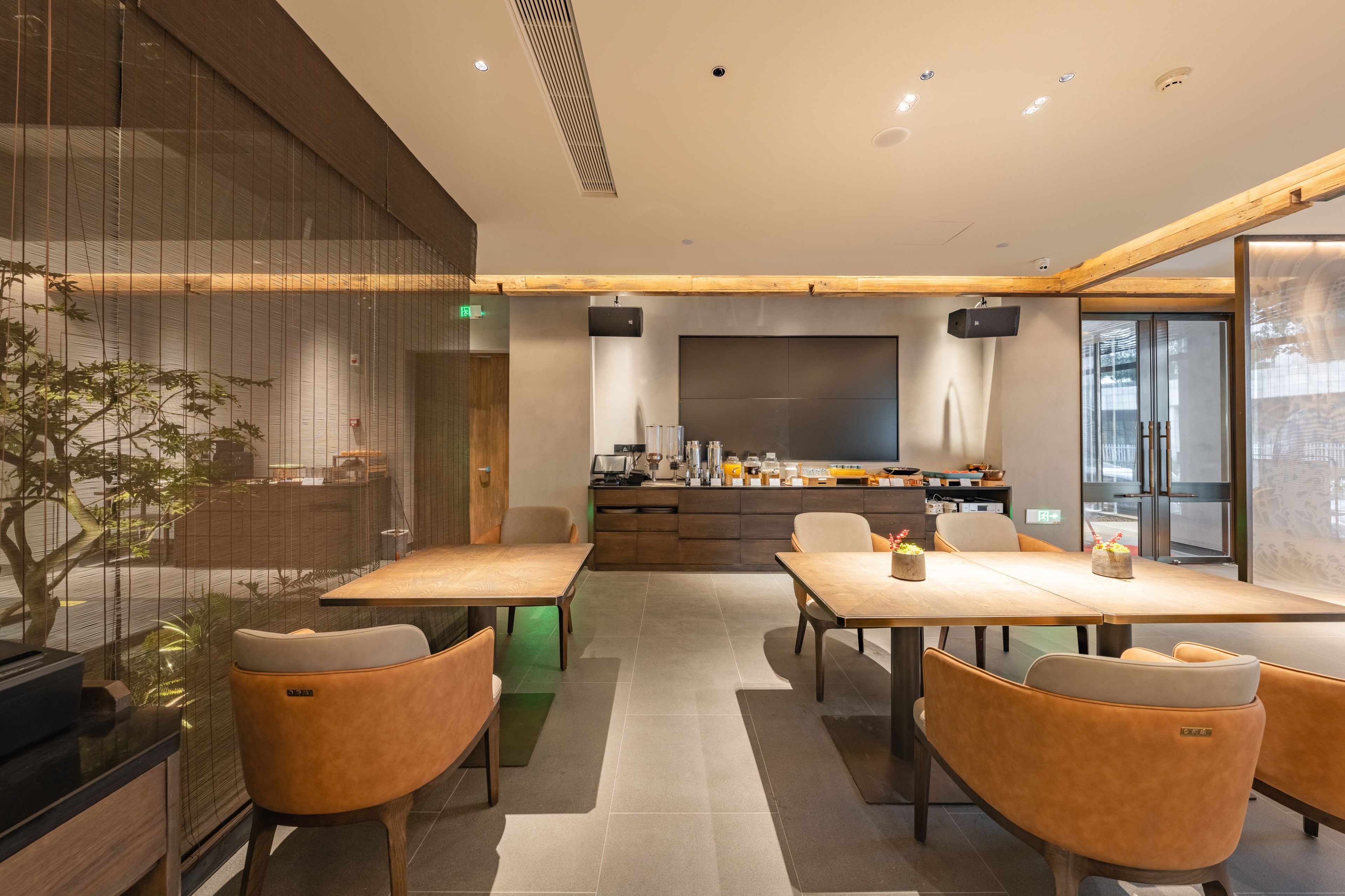 HOLIDAY INN EXPRESS Shanghai Expo Centre 42/50