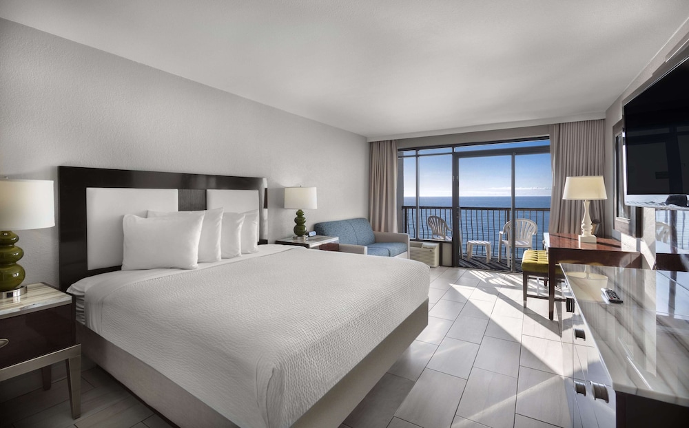 PREMIUM, KING BED, OCEAN FRONT, KITCHENETTE