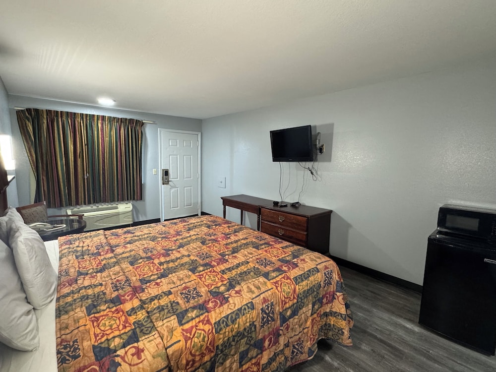 Claremore Motor Inn 17/34
