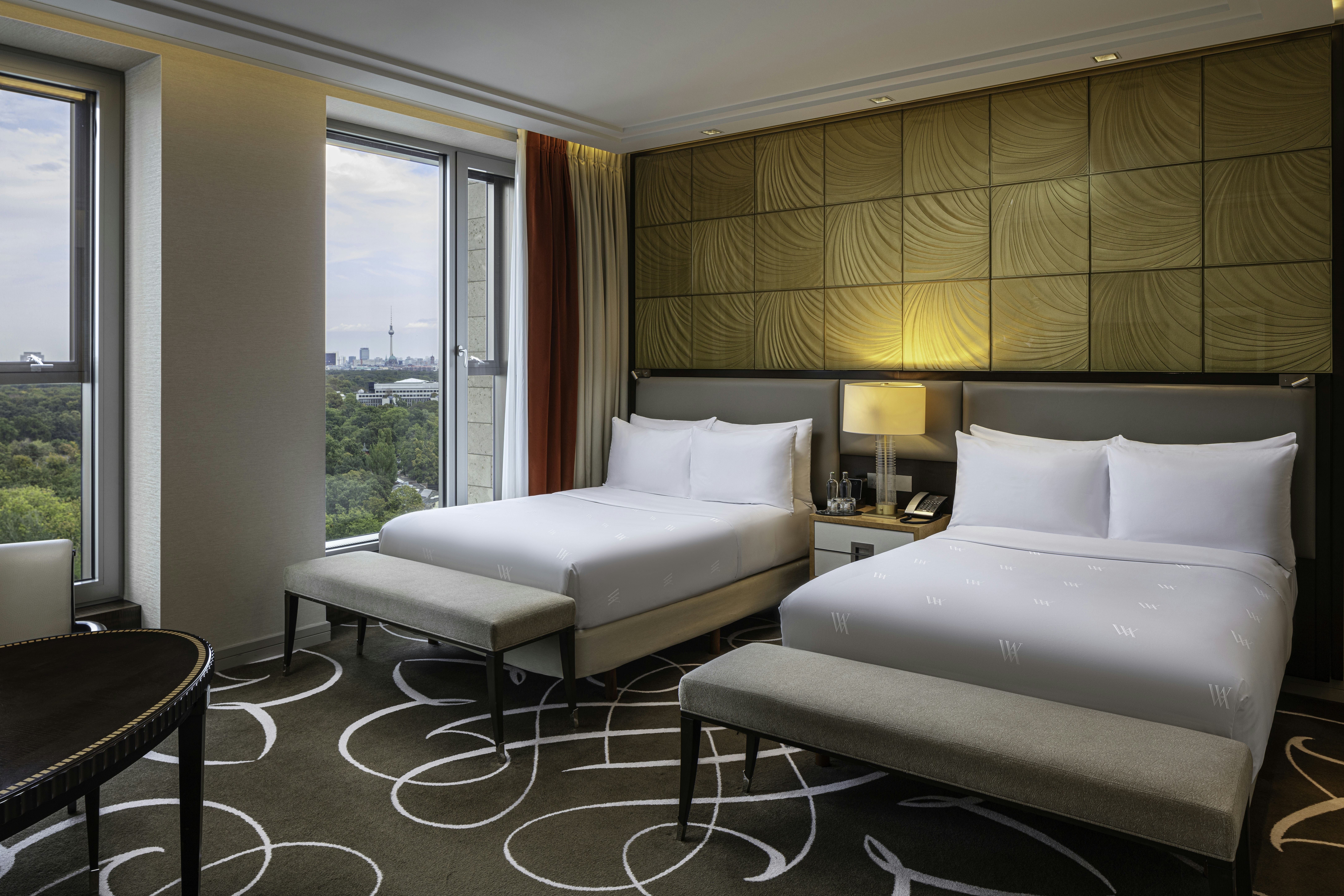 DELUXE, TWIN BEDS, CITY VIEW