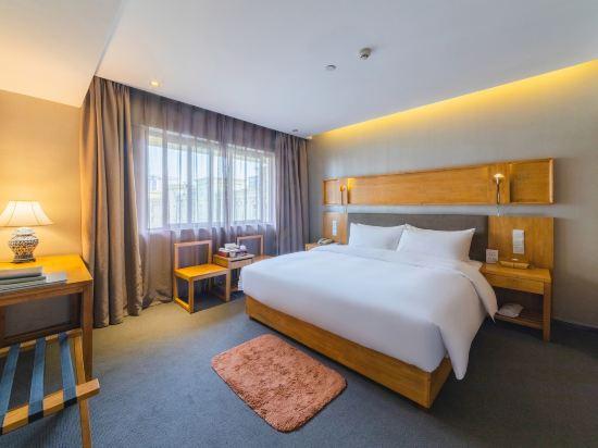 Boutique, Queen Bed