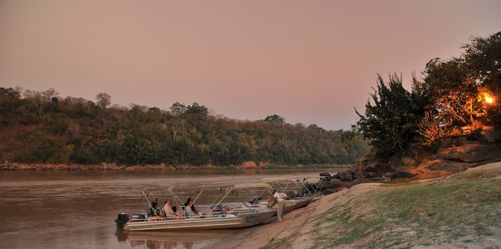 Serena Mivumo River Lodge 23/30