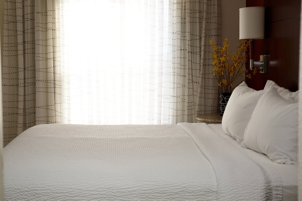 MainStay Suites Appleton Airport - Fox River Mall Area 17/46