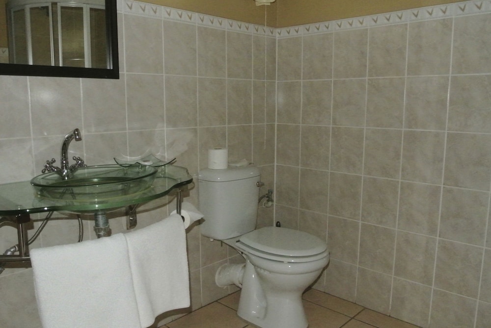 Emafini Country Lodge 10/57