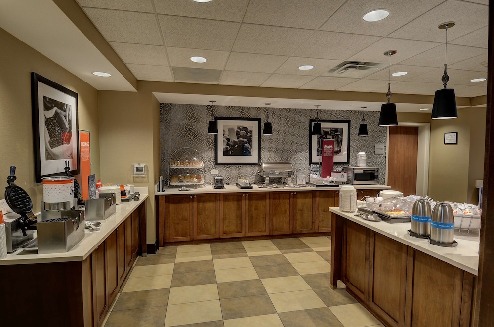 Hampton Inn Suites Baltimore Woodlawn 8/34